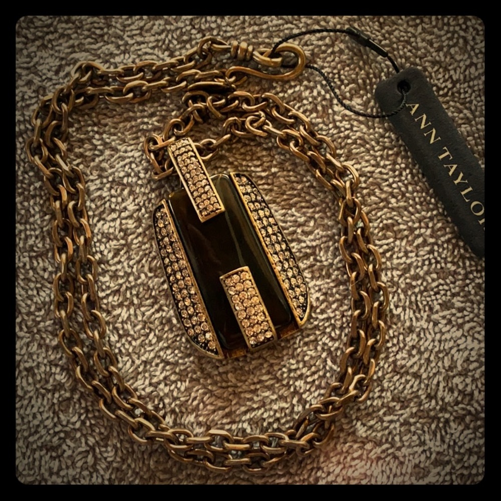 Long necklace with pendant